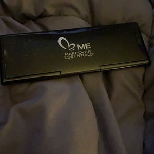 Makeover essentials eyeshadow palette